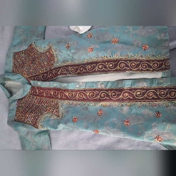 Indian Outfit - Picture 2 of 4